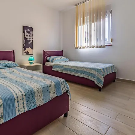 2 Bedroom Gorgeous In *