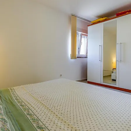 2 Bedroom Gorgeous In *