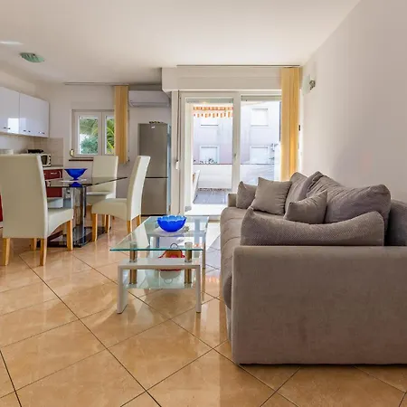 2 Bedroom Gorgeous In * Medulin